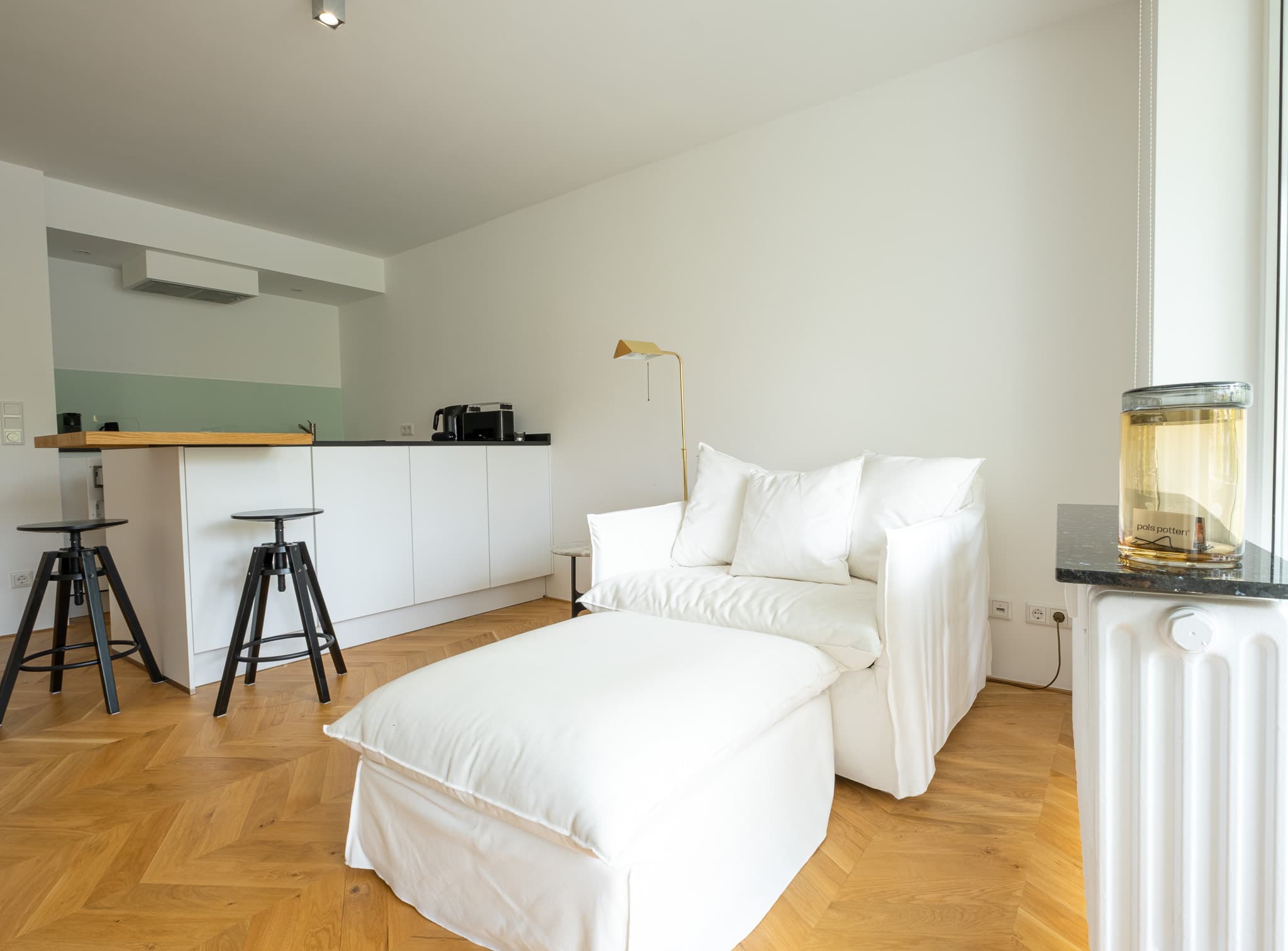 Helle Designer-2-Zimmer-Wohnung mit Balkon