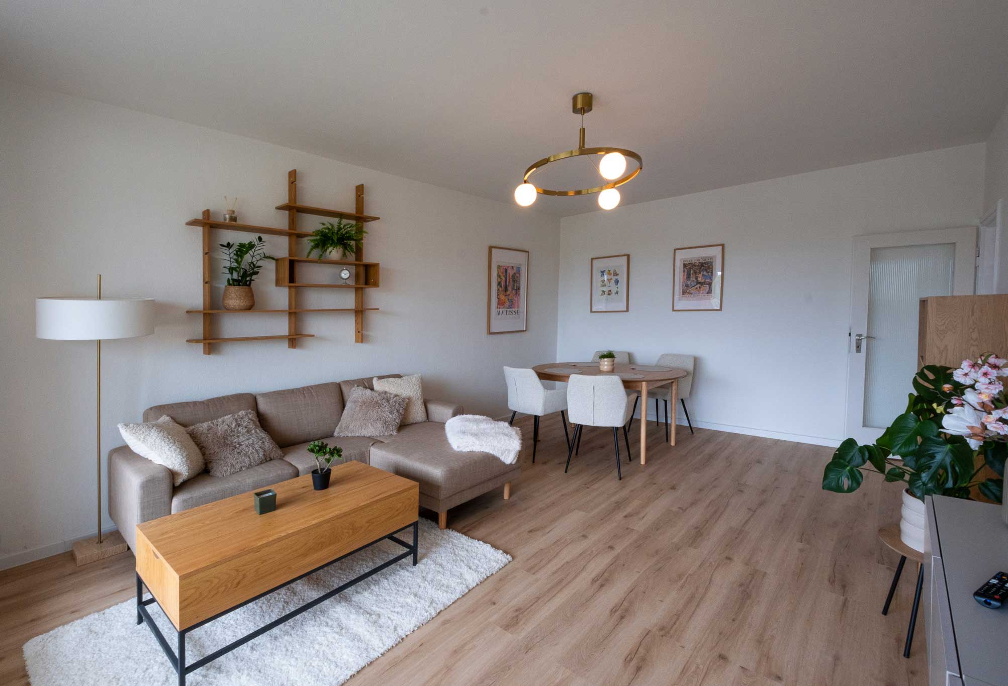Helle 2-Zimmer-Wohnung mit weitem Ausblick in Lörick